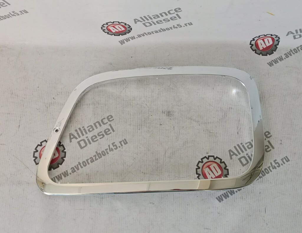 Рамка фары левая нов. 