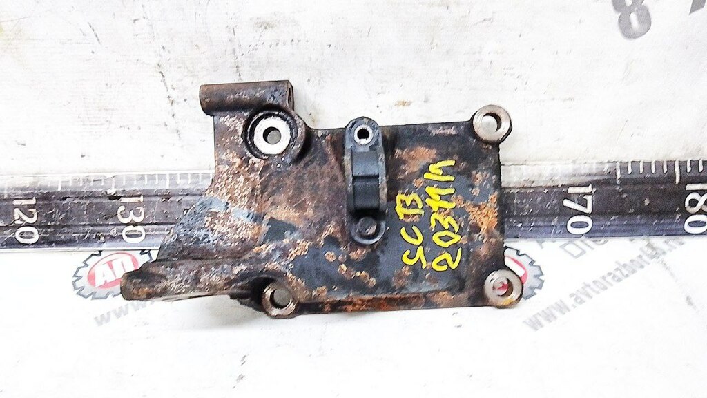 Кронштейн подушки двигателя левый б/у