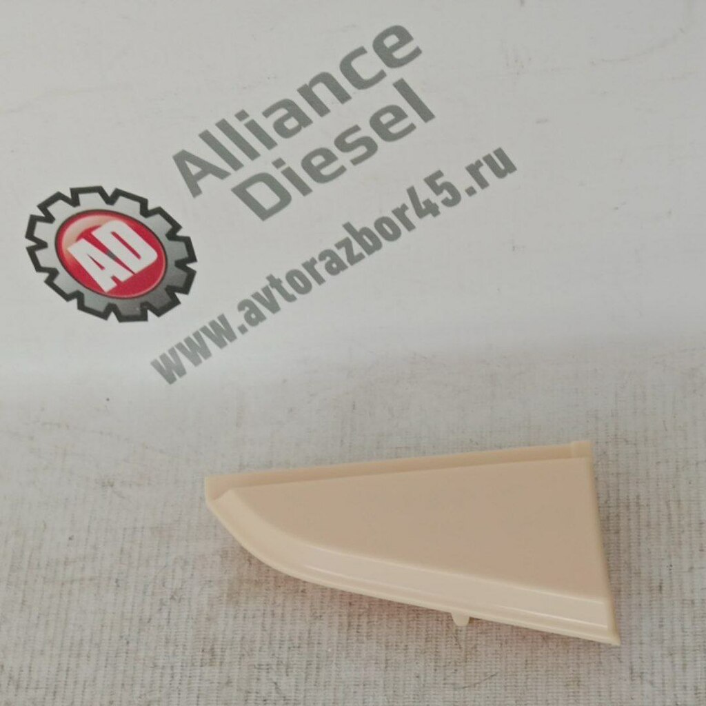 Накладка решетки радиатора левая нов. 