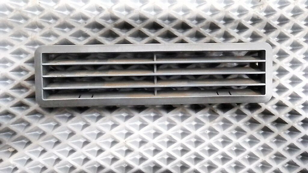 Дефлектор воздушный б/у