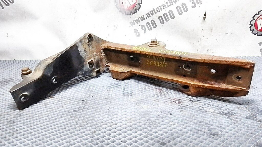 Кронштейн кабины передний левый б/у