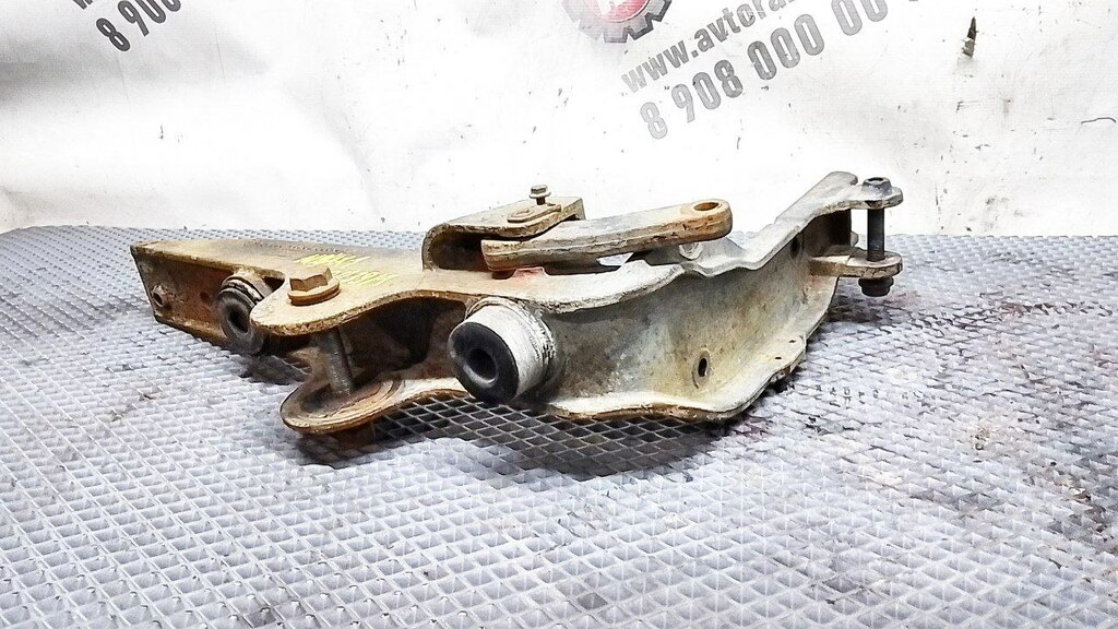 Кронштейн кабины передний правый б/у