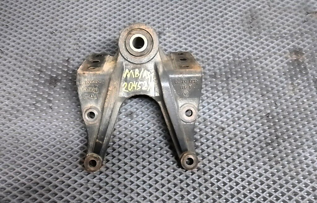 Кронштейн передней рессоры б/у