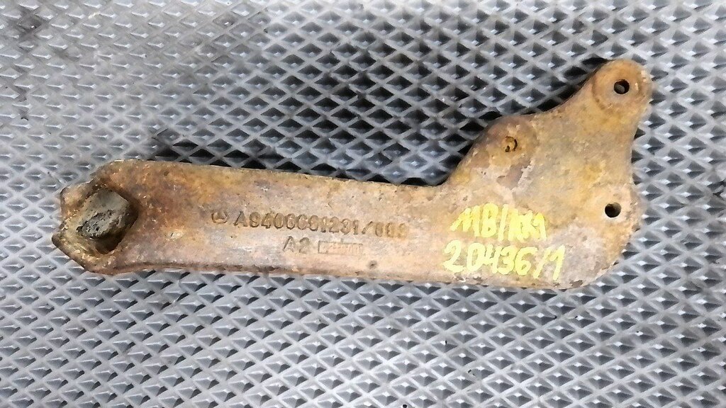 Кронштейн подножки правый б/у