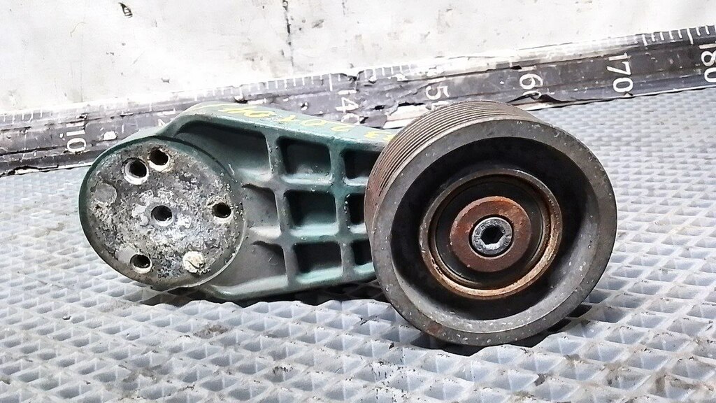Ролик натяжителя б/у