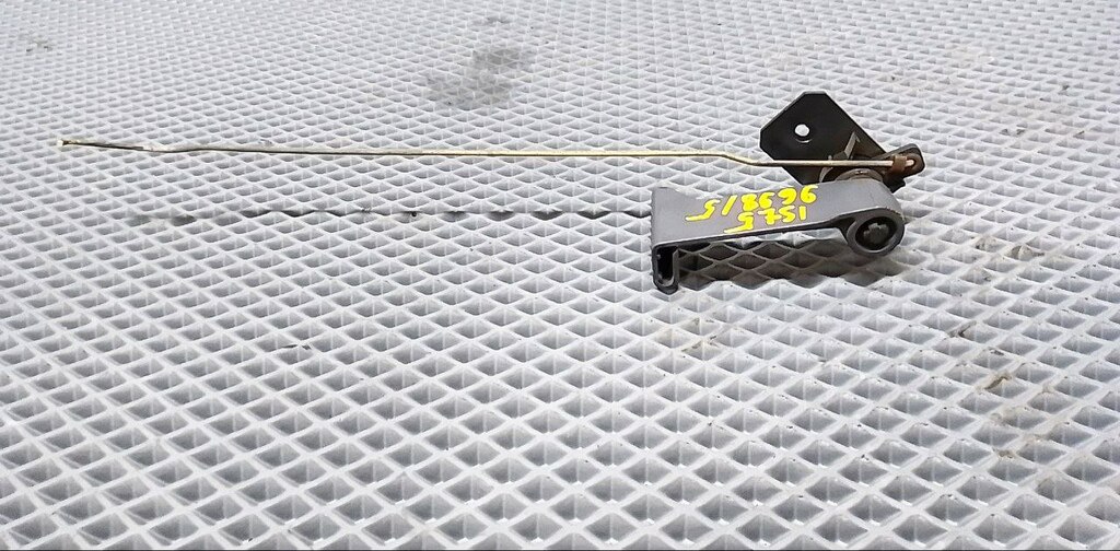 Ответная часть внутренней ручки двери лев. б/у 