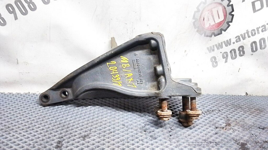 Кронштейн кабины правый б/у