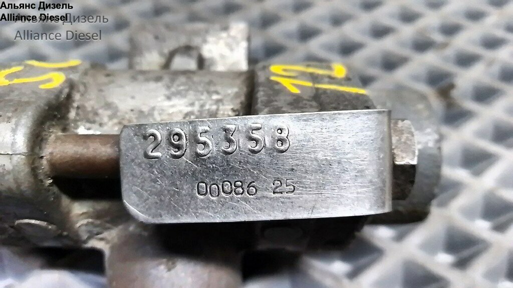 Клапан пневматический двухмагистральный  б/у