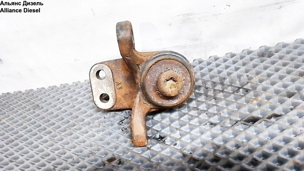 Кронштейн переднего стабилизатора б/у